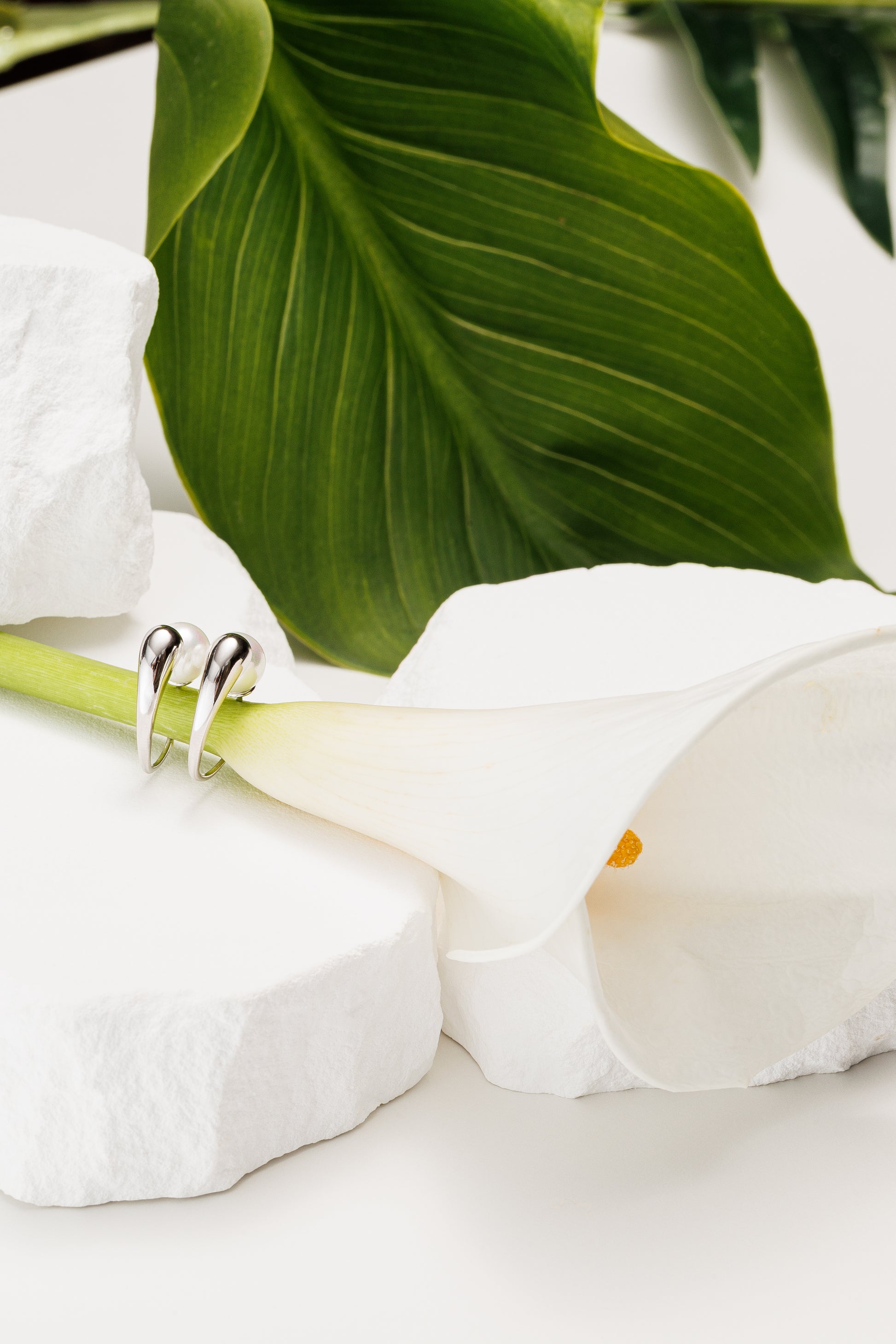 Echo Pearl Drop – Cercei sculpturali din argint cu perla