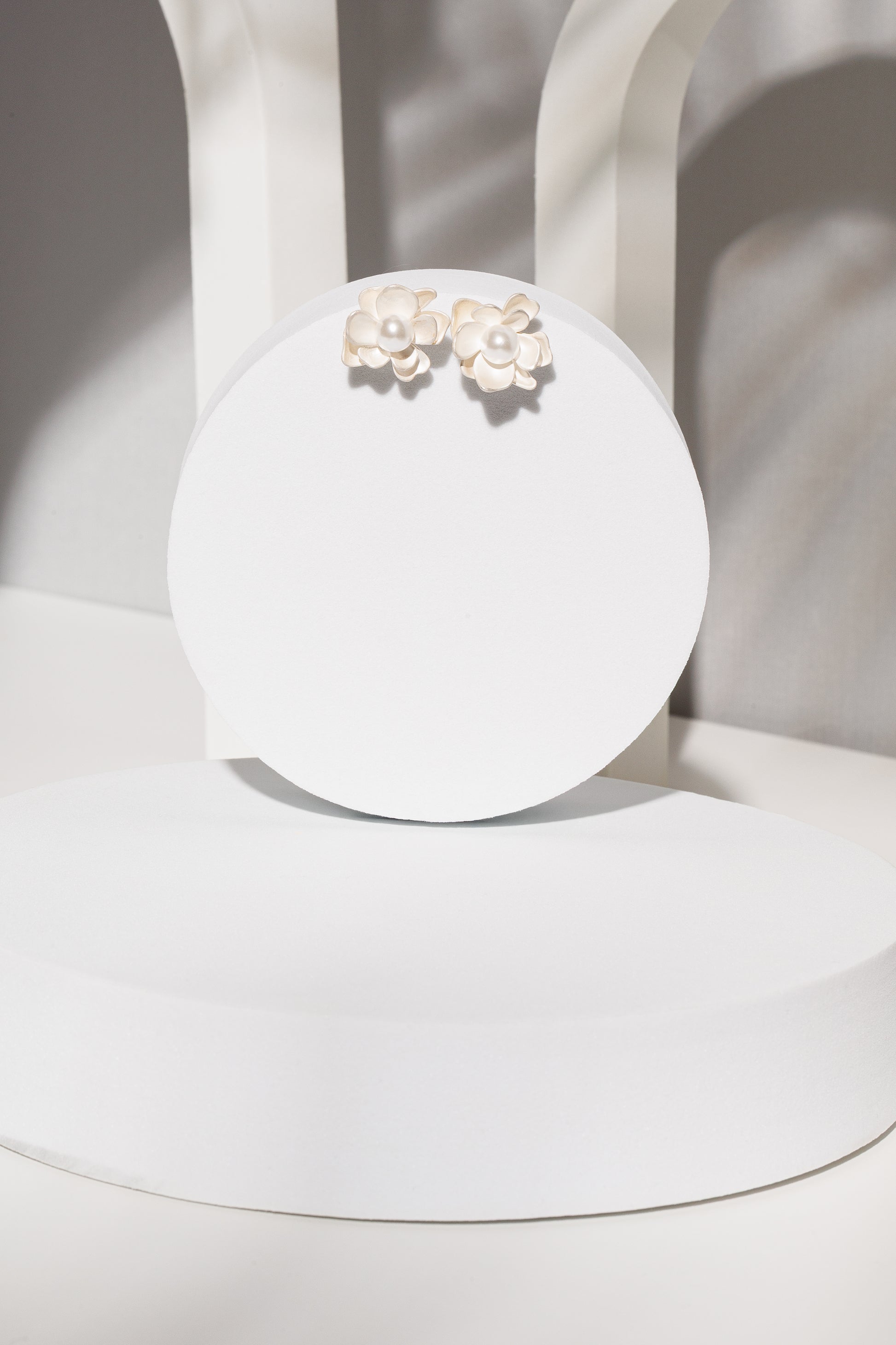 PetalCore – Cercei tip stud din argint cu perla naturala