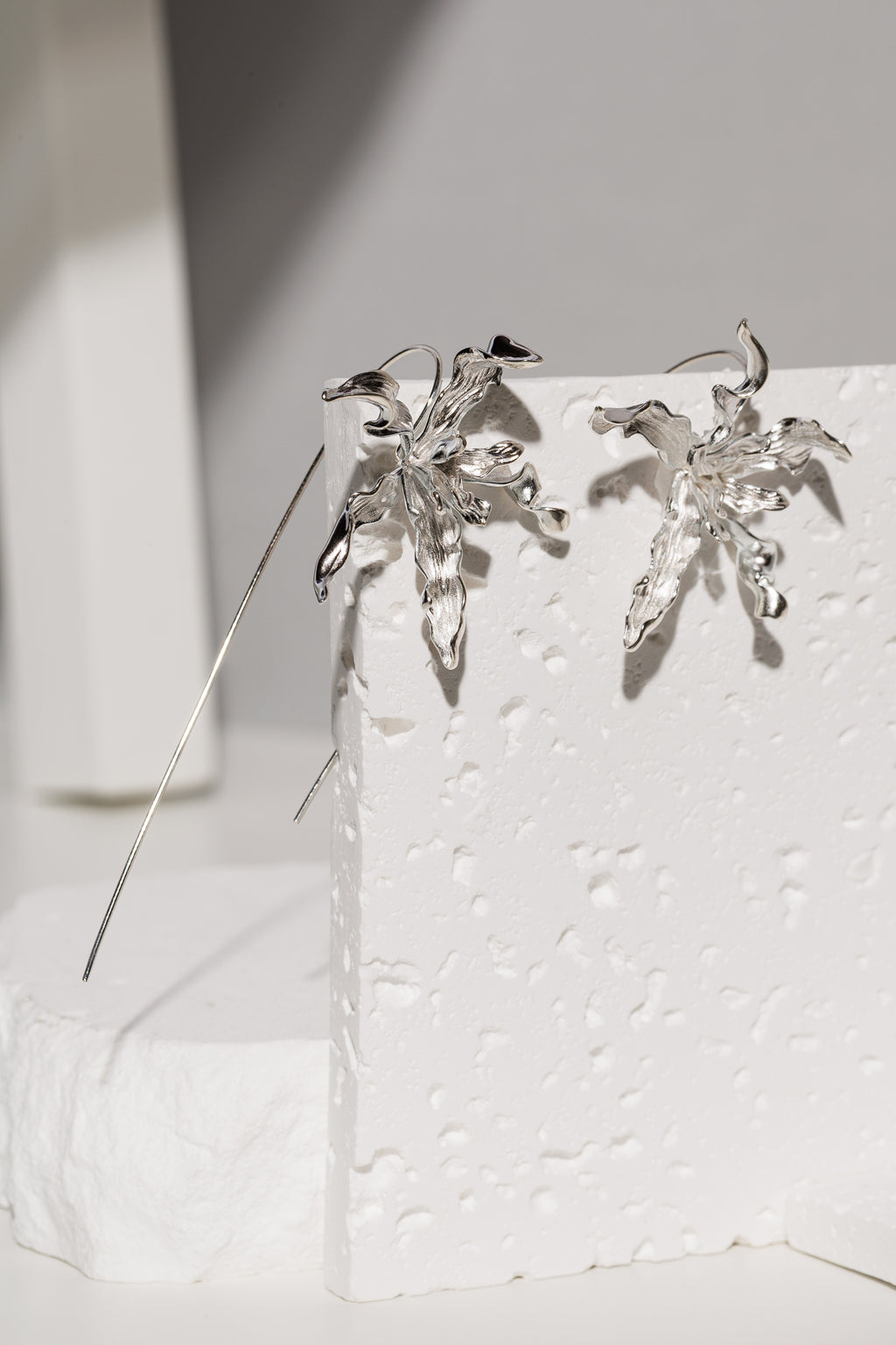 WildCore Bloom – Cercei sculpturali din argint placat cu rodiu