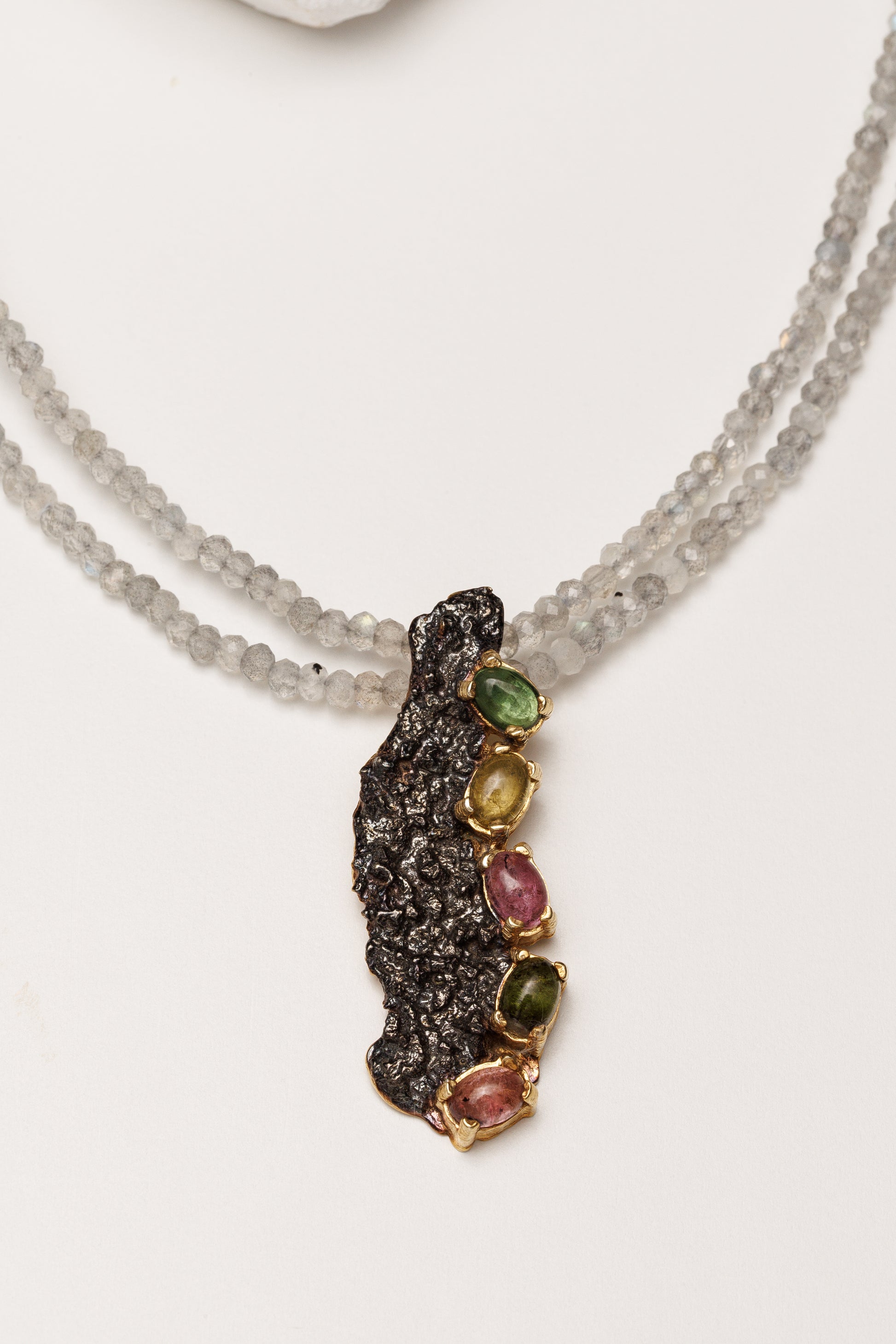 Colier labradorit natural si pandantiv sculptural turmalina multicolora Lava Flow