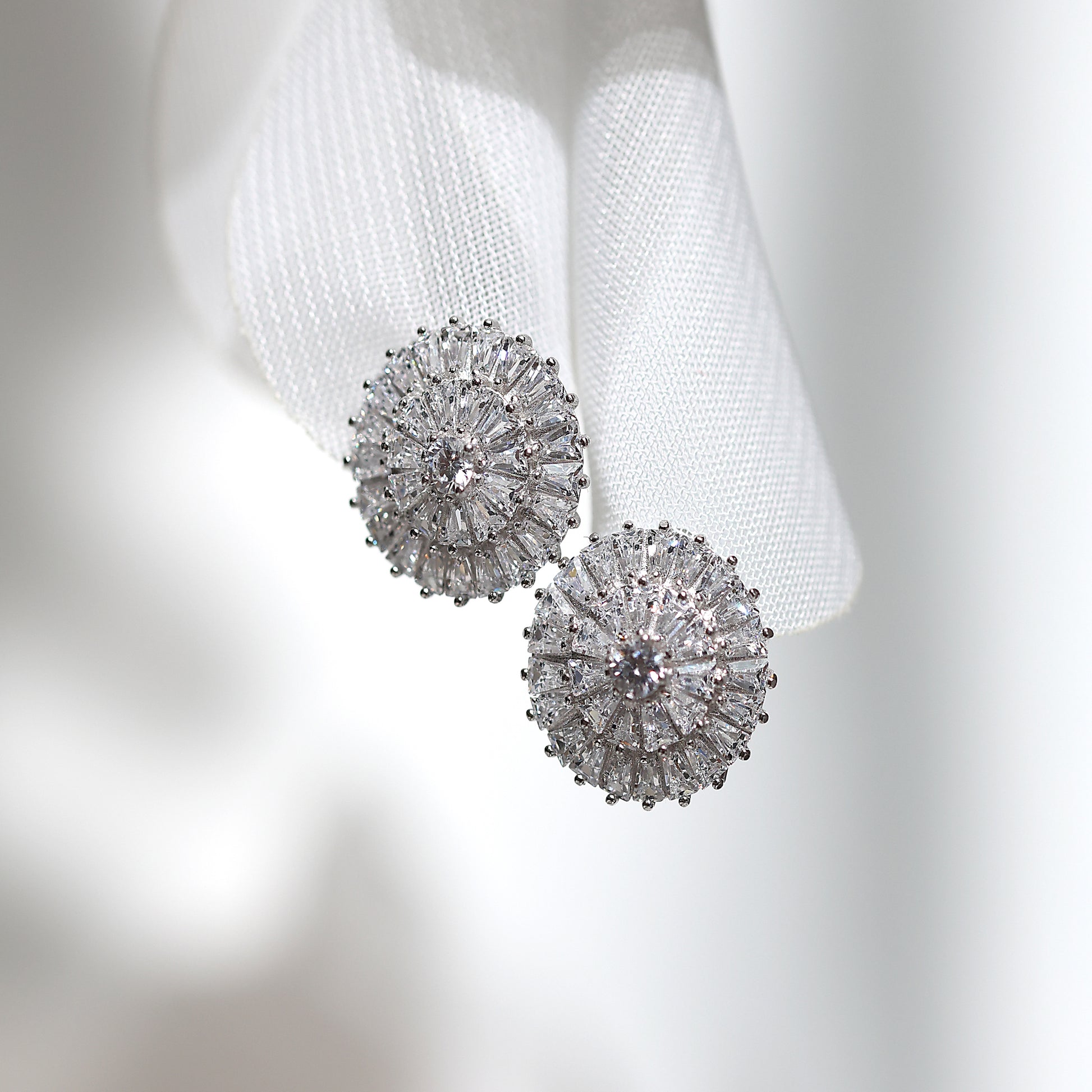 Cercei Frosted Crown din argint rodiat si zirconiu