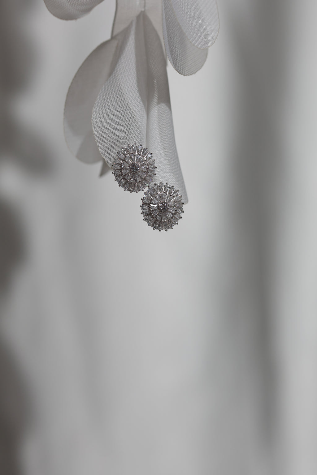 Cercei Frosted Crown din argint rodiat si zirconiu