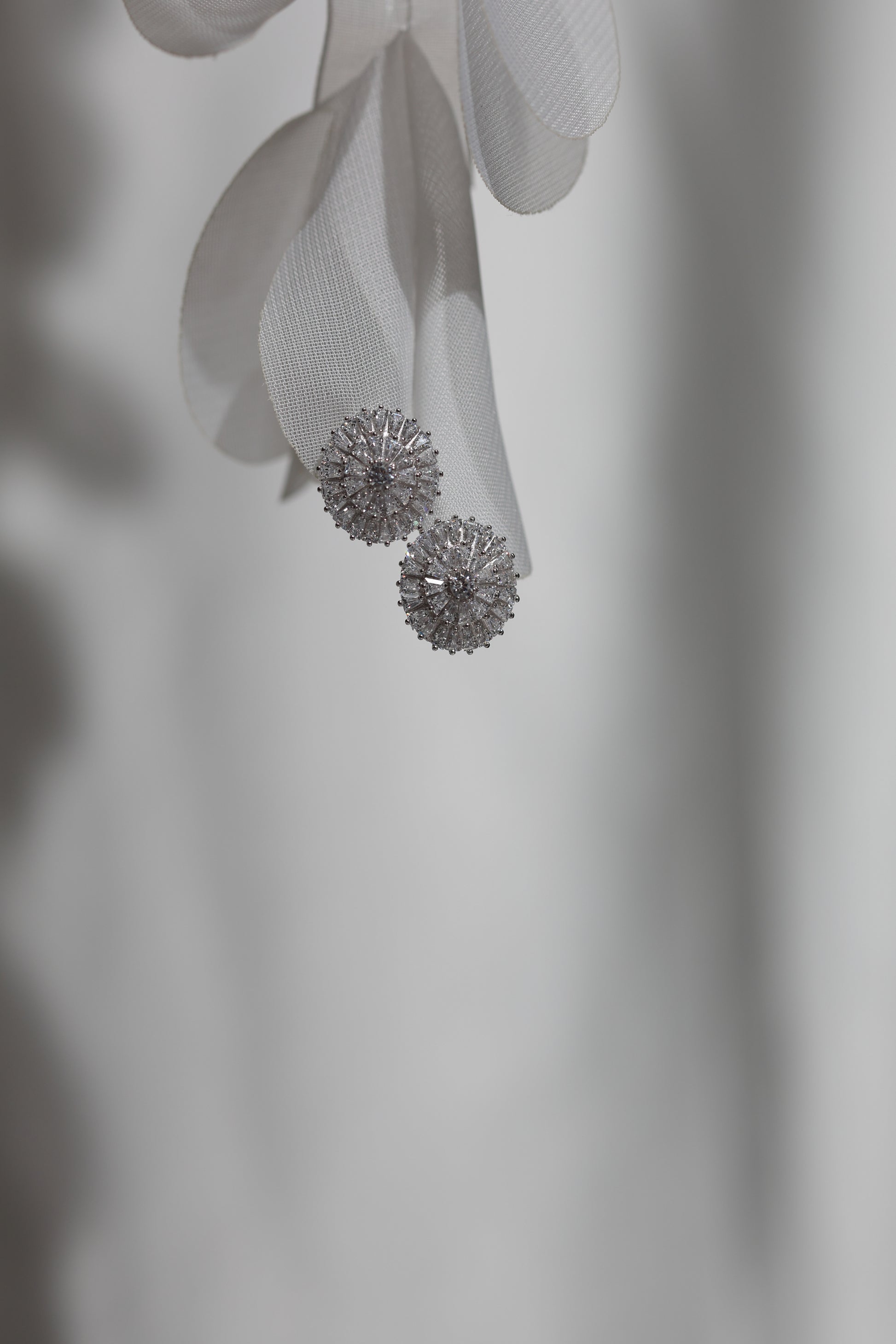 Cercei Frosted Crown din argint rodiat si zirconiu