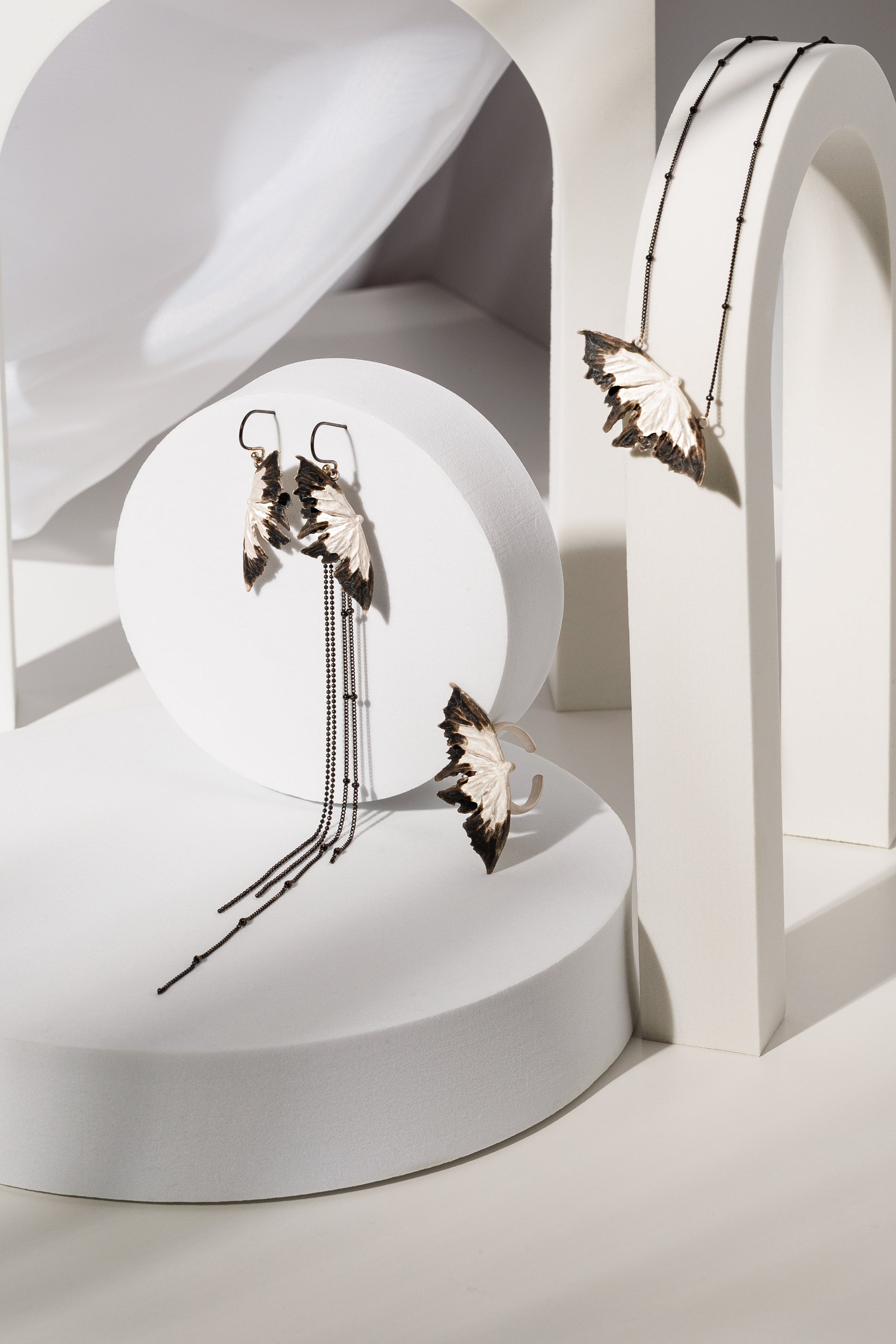 The Ashed Wings  – Inel reglabil din argint cu textura patinata