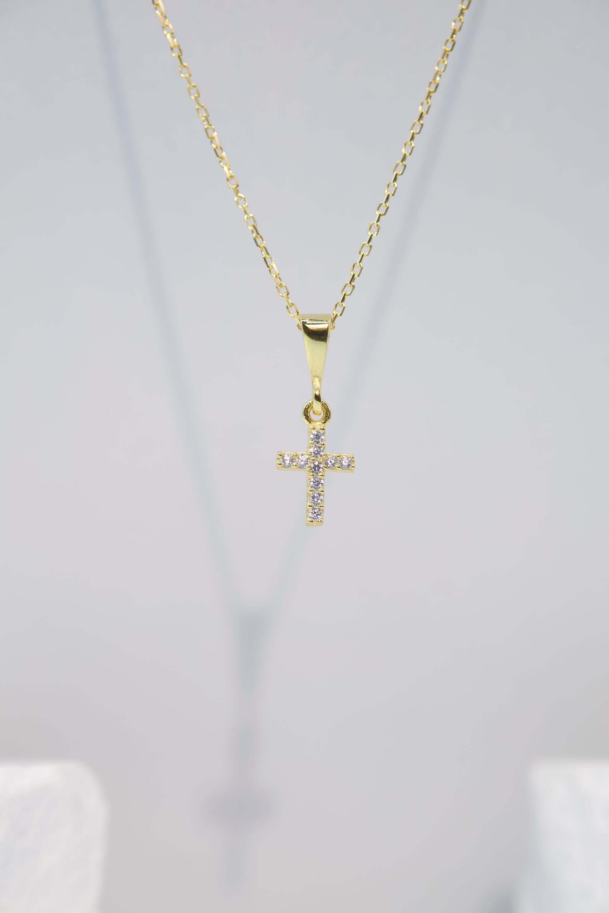 Gold Cross – Colier cu cruce din argint 925 placat cu aur și Cubic Zirconia